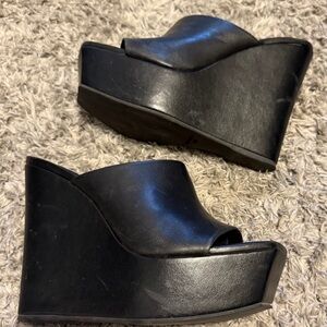 Steve Madden Sleek Black Platform Sandals